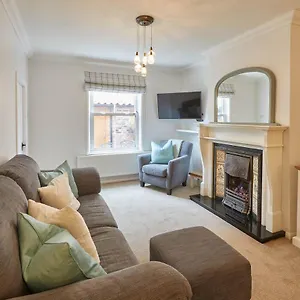  Holiday home Host & - Adventure House United Kingdom