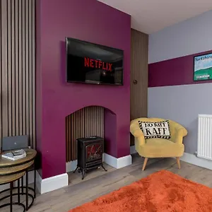  Holiday home Modern Cozy Retreat-family-friendly-near & Peak District United Kingdom