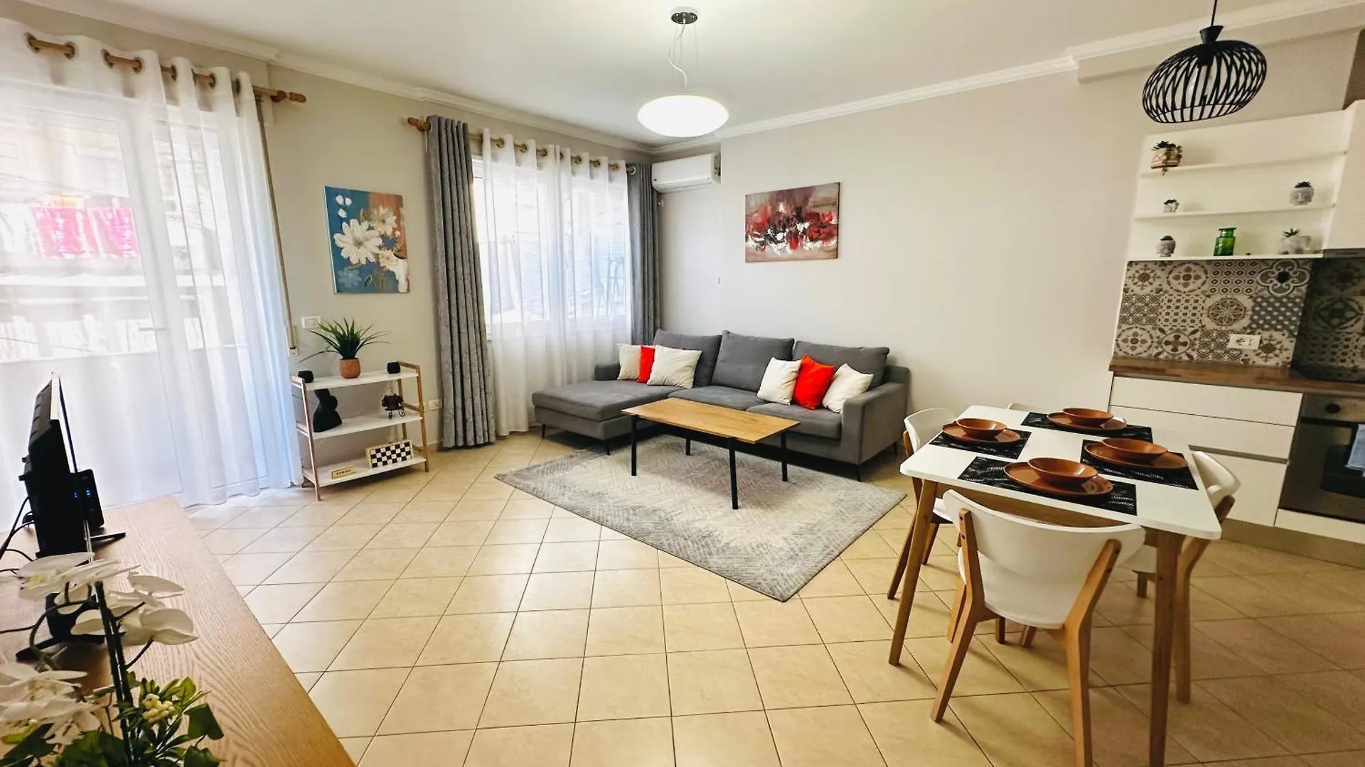 Quiet & Spacious City Center Apartment - 4 Min Walk Tirana