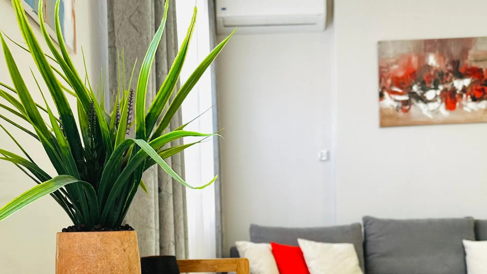 Quiet & Spacious City Center Apartment - 4 Min Walk Tirana