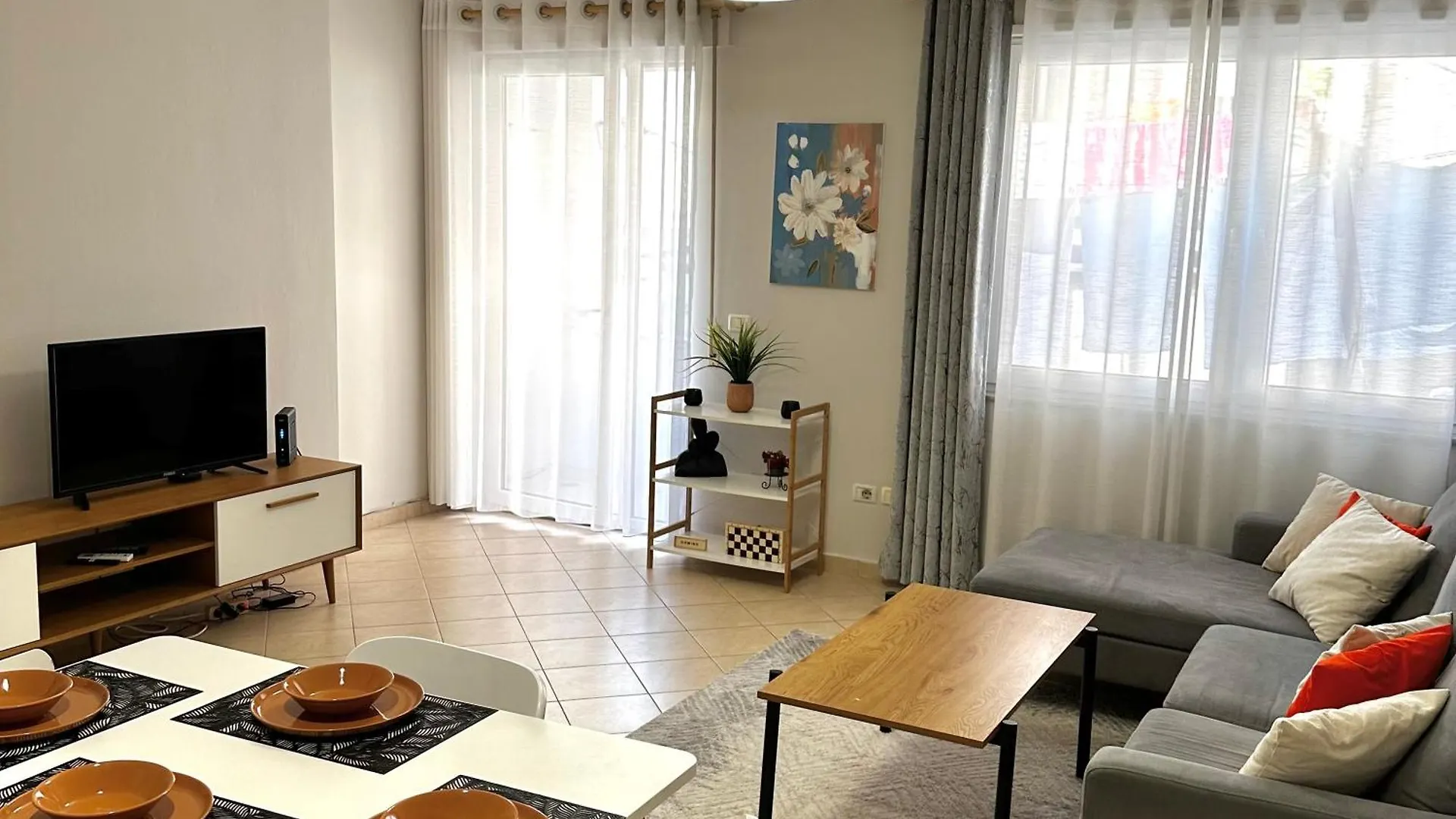 Quiet & Spacious City Center Apartment - 4 Min Walk Tirana 0*,  Albanien